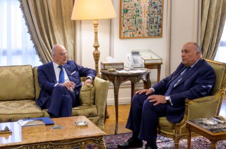وزيرا خارجية اليونان ومصر يبحثان قرار السّيسي ترسيم حدود بلاده البحرية مع ليبيـا في المتوسط.