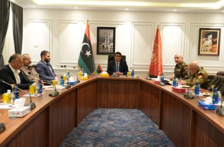 القائد الأعلى للجيش يبحث مع “مجلس الدفاع والأمن” الوضع الأمني في البلاد.