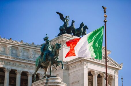 في ذكرى الاستقلال.. إيطاليا تدعو النواب والدولة إلى التسريع باتفاق على أساس دستوري للانتخابات.