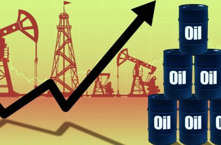 أسعار النفط تعاود الصعود مجددا بعد انخفاضها لأكثر من 9% في مستهل العام