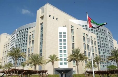 الخارجية الإماراتية ترحب بمخرجات لجنة 6+6 حول القوانين الانتخابية.