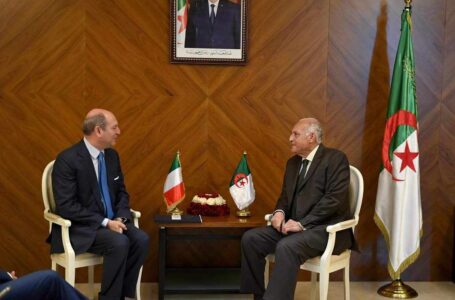 الجزائر تدعو لتكثيف التنسيق مع إيطاليا لحل الأزمة الليبية