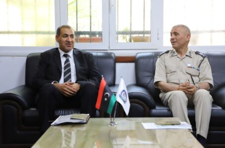 سفير ليبيا لدى السودان يبحث مع رئيس مصلحة الجوازات حل المشاكل الإجرائية التي تعرقل الجالية الليبية المتواجدة بالسودان في الدخول إلى الأراضي الليبية
