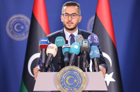 حكومة الوحدة تنفي تسليم أو تأجير ميناء الخُمس وتحذر المتظاهرين من عواقب قانونية