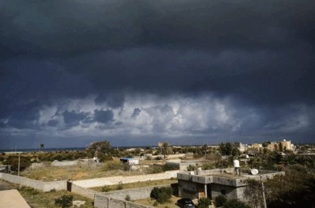 تأثر أغلب المناطق الساحلية بمنخفض جوي مصحوب بأمطار قد تسبب في جريان الأودية