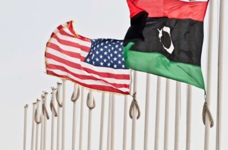 السفارة الأمريكية تحث على القبول بمبادرة “باتيلي” وتقديم التنازلات لإحراز تقدم في العملية السياسية