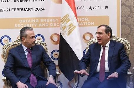 بن قدارة يبحث مع وزير البترول المصري فرص تنفيذ قطاع الطاقة المصري مشروعات في ليبيا