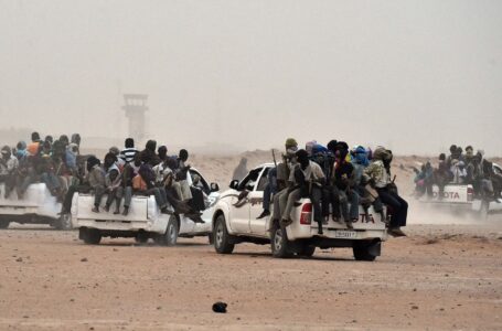 تزايد تدفق المهاجرين إلى ليبيا والجزائر بنسبة 50% بعد إلغاء قانون تجريم تهريب البشر في النيجر