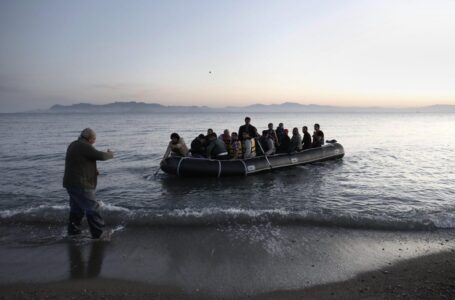 لوموند: اليونان تتخوف من قوافل المهاجرين بين ليبيا وكريت