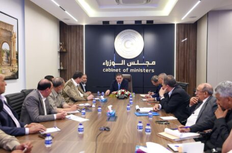 رئيس الوزراء يتابع المشاريع الخدمية ببلدية جنزور