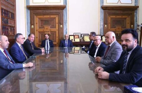 الكبير والعبيدي يبحثان تعزيز الاستدامة المالية ووضع آليات جديدة للعلاج بالخارج