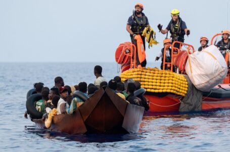 إنقاذ 87 مهاجراً من الغرق قبالة سواحل ليبيـا ونقلهم إلى إيطاليا